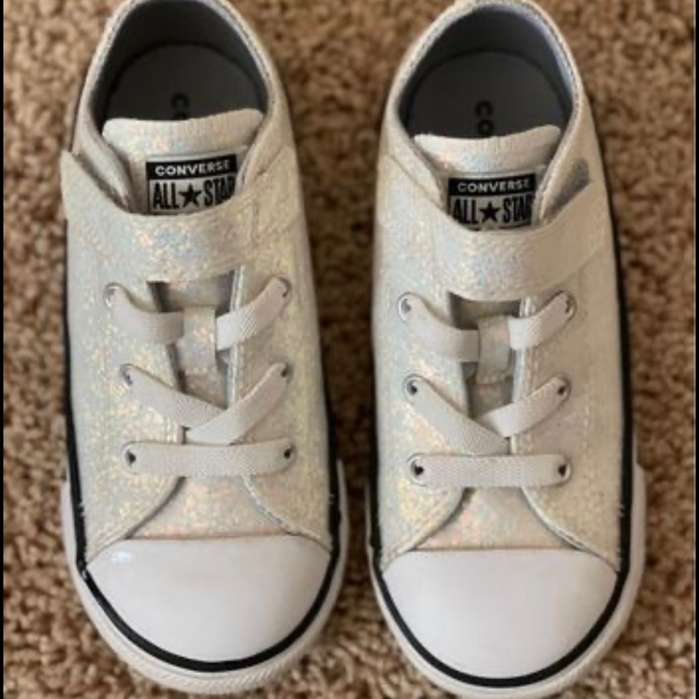 Converse chuck Taylor All Star size coated glitter. Size 10. Wore a few times.